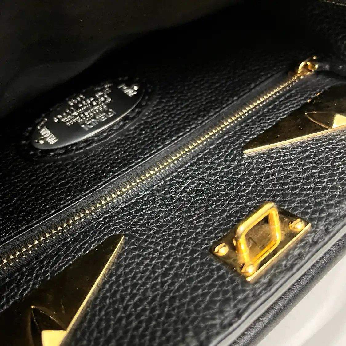 Fendi FENDI Peekaboo mini black cowhide leather crossbody bag gold hardware detachable Size ONE SIZE - 9 Thumbnail