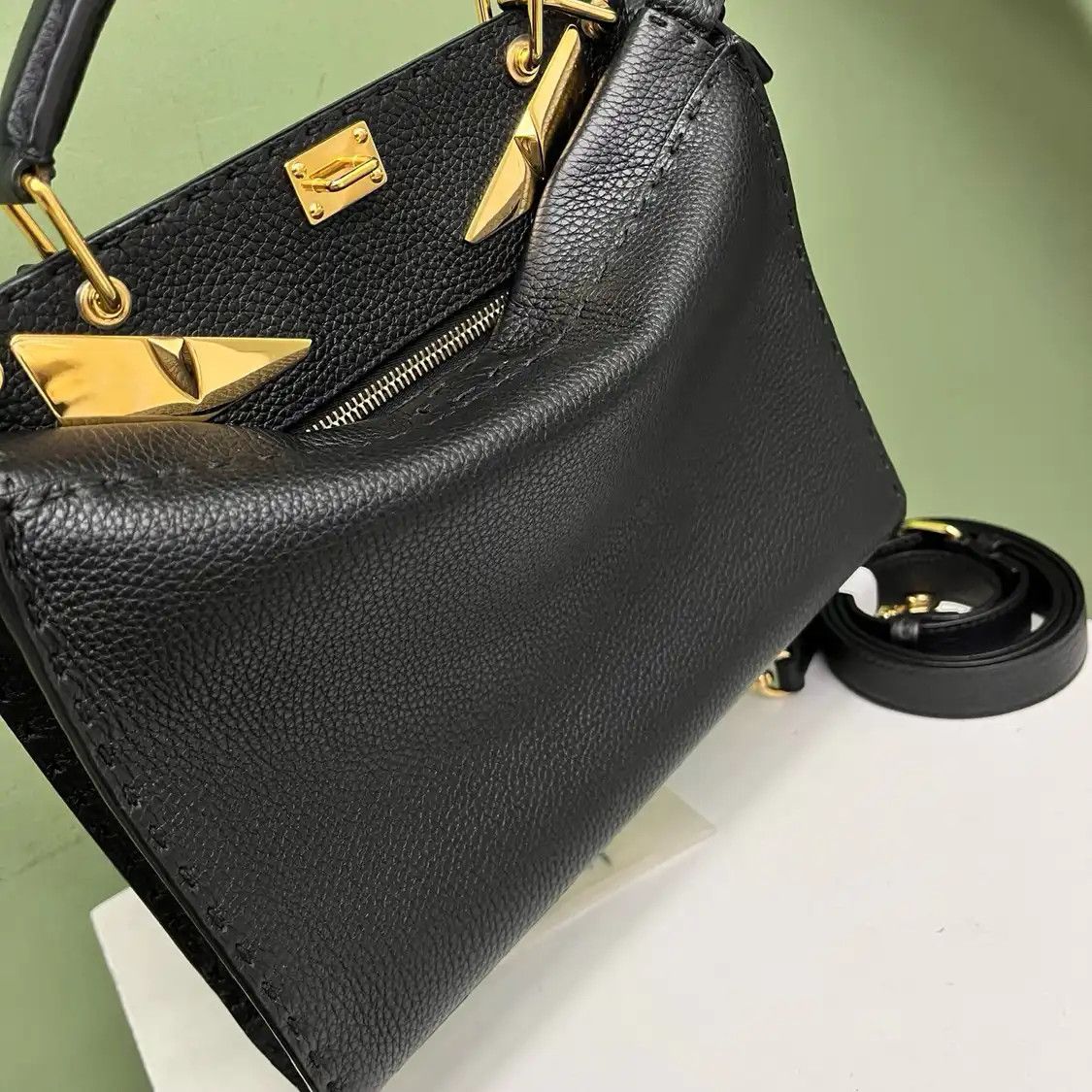 Fendi FENDI Peekaboo mini black cowhide leather crossbody bag gold hardware detachable Size ONE SIZE - 4 Thumbnail