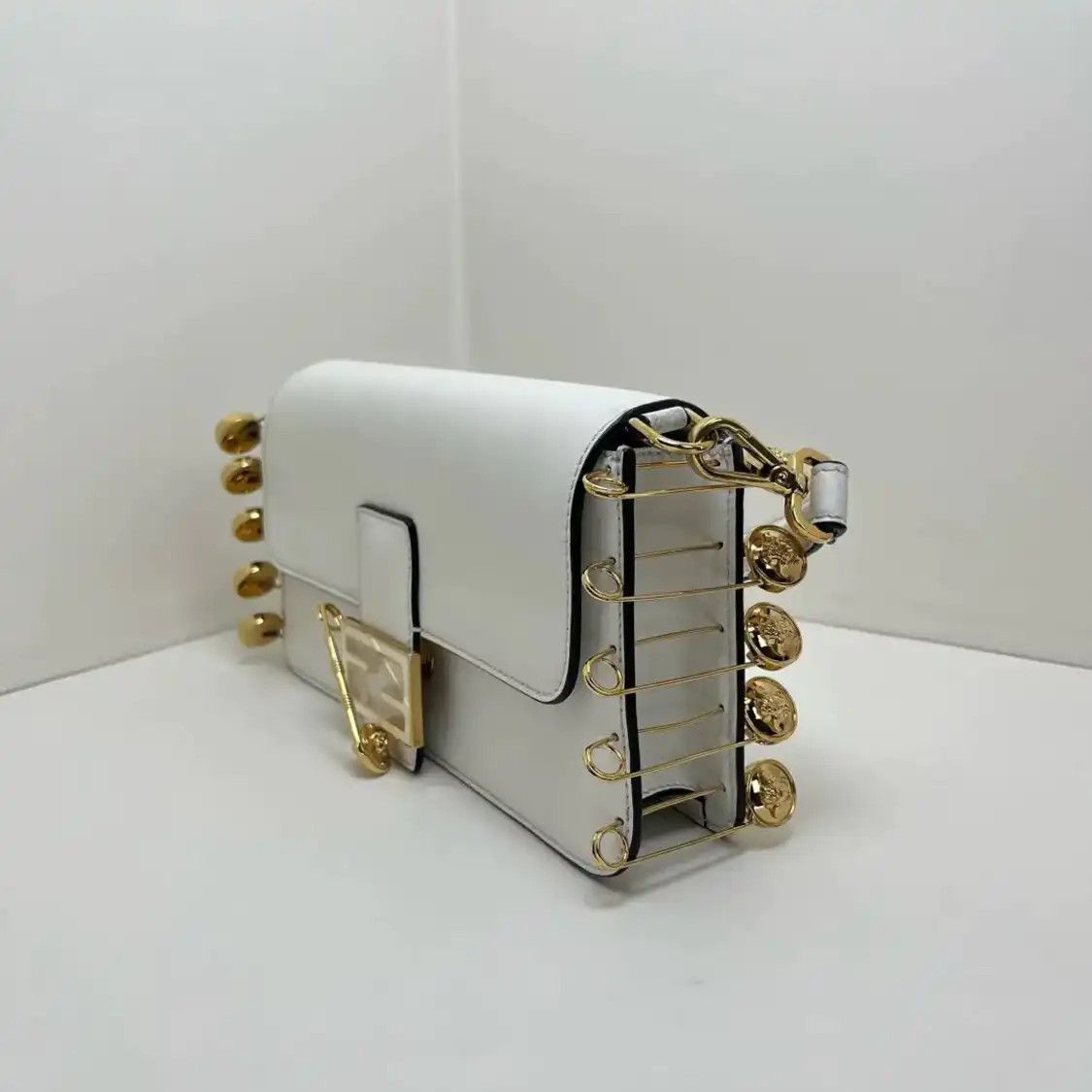 Fendi FENDI Baguette white cowhide leather baguette bag shoulder bag gold hardware det Size ONE SIZE - 9 Thumbnail