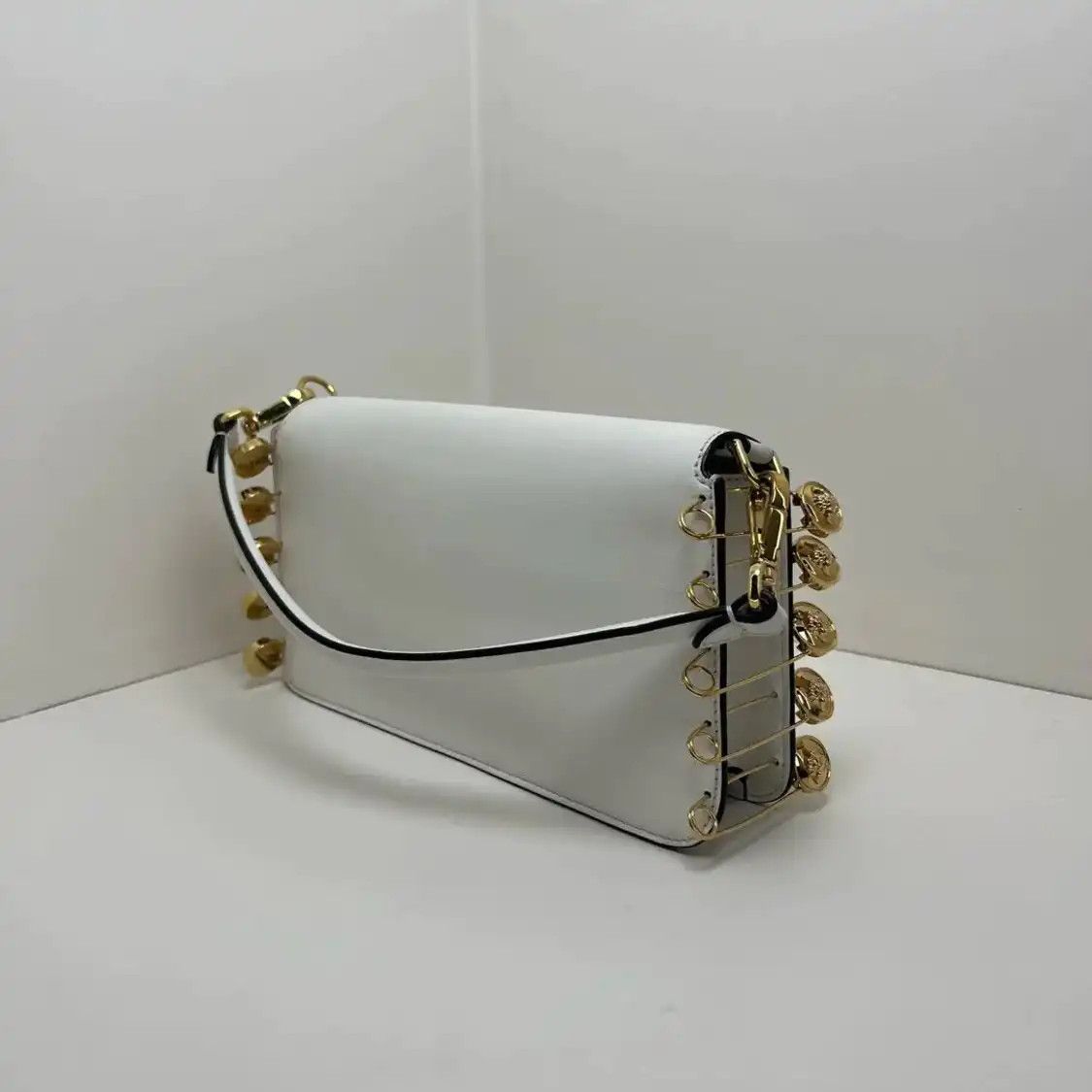 Fendi FENDI Baguette white cowhide leather baguette bag shoulder bag gold hardware det Size ONE SIZE - 5 Thumbnail