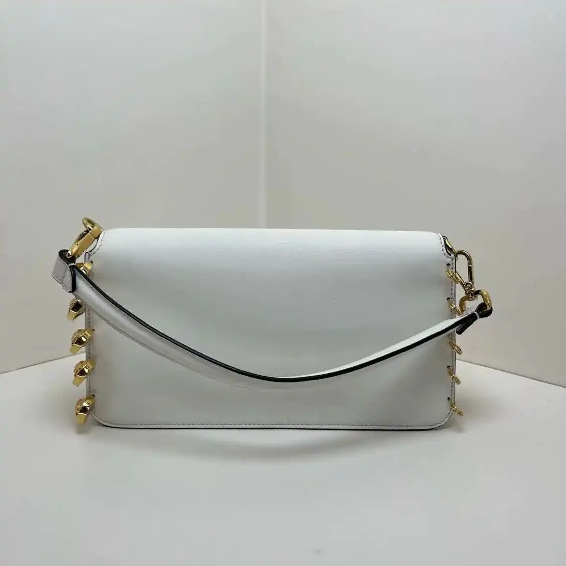 Fendi FENDI Baguette white cowhide leather baguette bag shoulder bag gold hardware det Size ONE SIZE - 6 Thumbnail