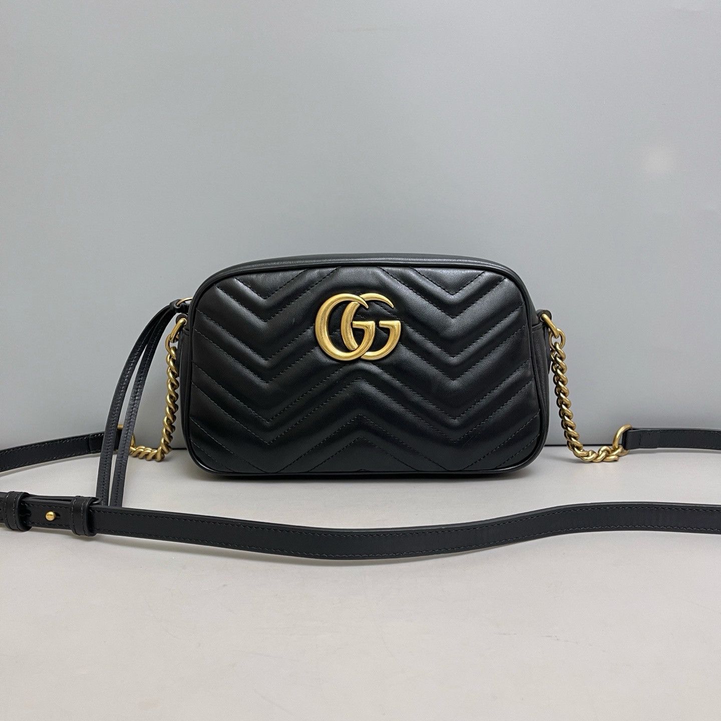 Gucci Gucci GG Marmont Black Leather Quilted Camera Bag Size ONE SIZE - 2 Thumbnail