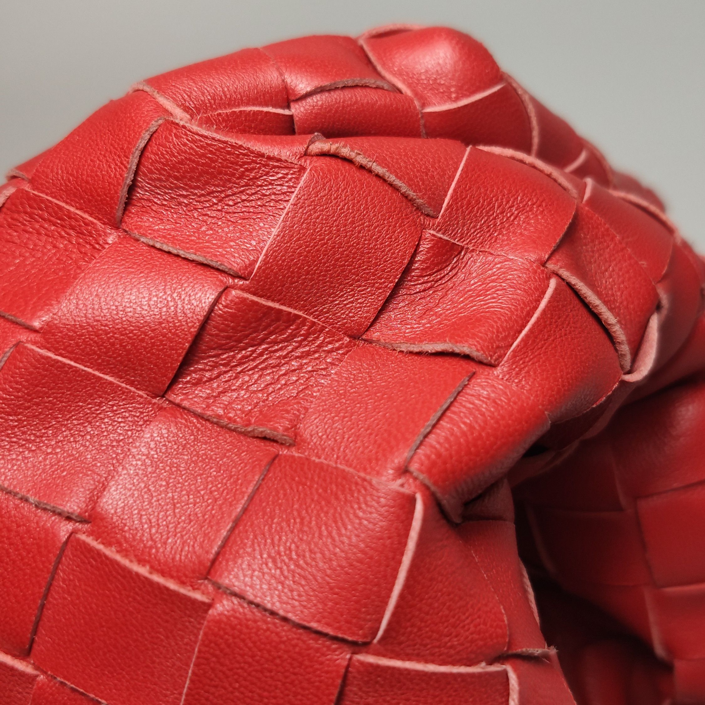 Bottega Veneta Bottega Veneta Red Intrecciato Leather The Pouch Size ONE SIZE - 14 Thumbnail