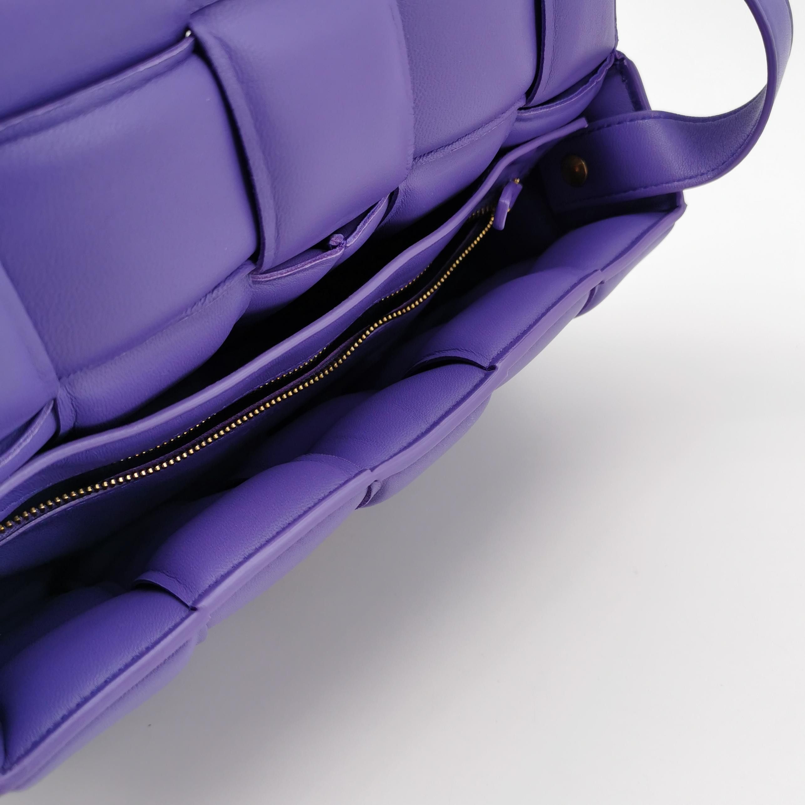 Bottega Veneta Bottega Veneta Purple Intreccio Cassette Shoulder Bag Size ONE SIZE - 7 Thumbnail