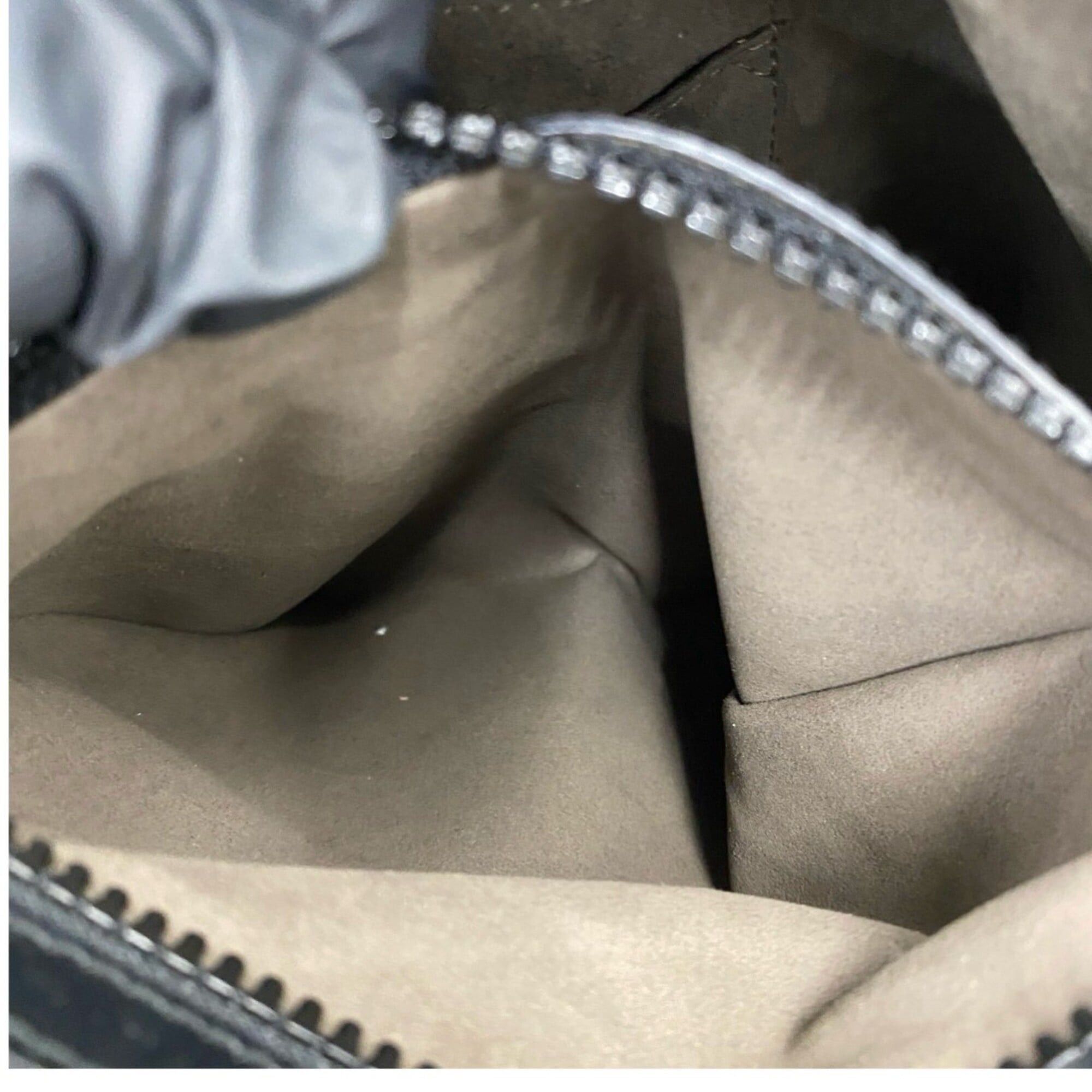 Gucci GUCCI GG Supreme Logo Pattern Leather Backpack/Daypack (Beige/Black) 70853 Size ONE SIZE - 10 Thumbnail