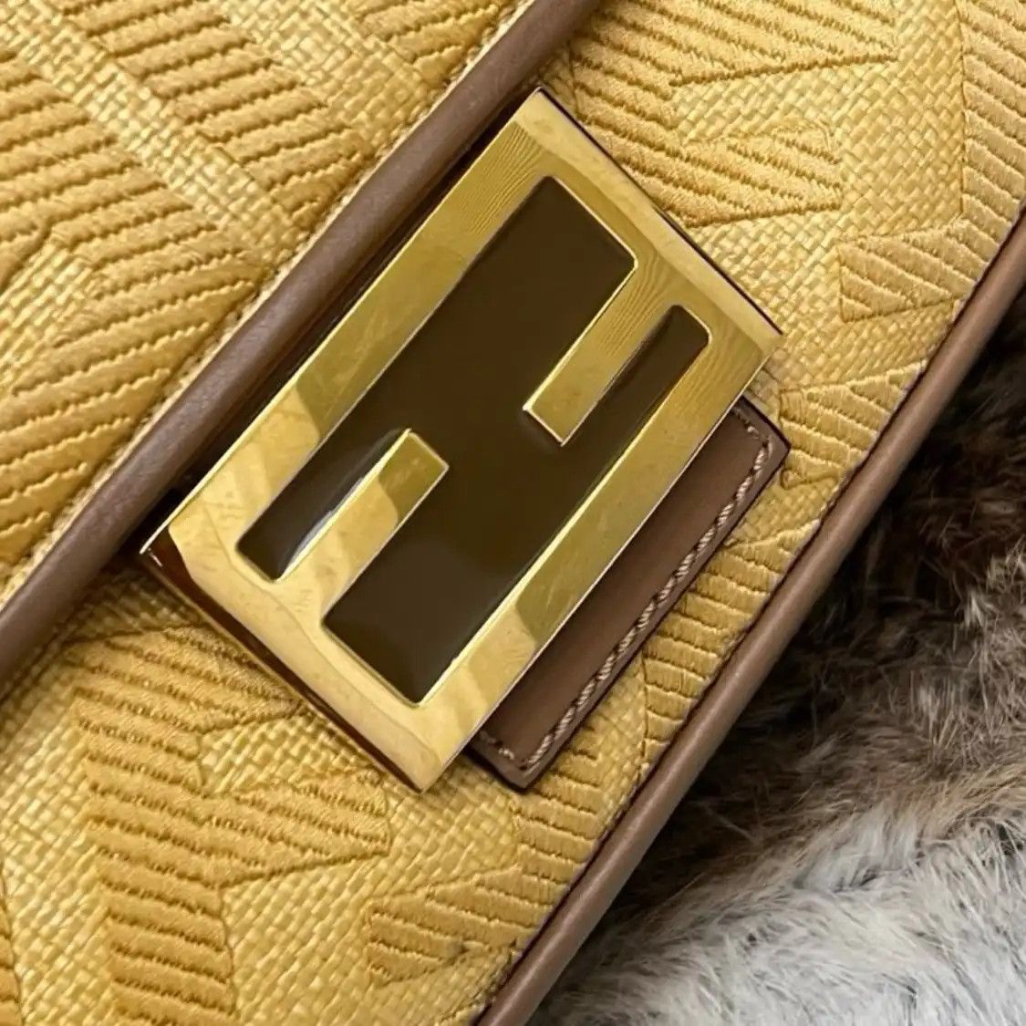 Fendi FENDI Baguette Medium yellow canvas handbag gold hardware detachable strap Size ONE SIZE - 11 Thumbnail