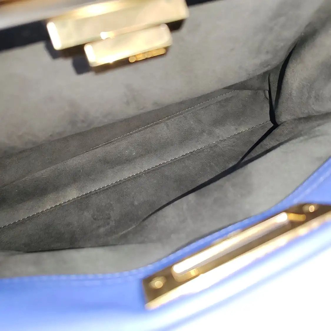 Fendi FENDI Peekaboo Medium blue-violetcowhide leather shoulder bag handbag crossbody Size ONE SIZE - 7 Thumbnail
