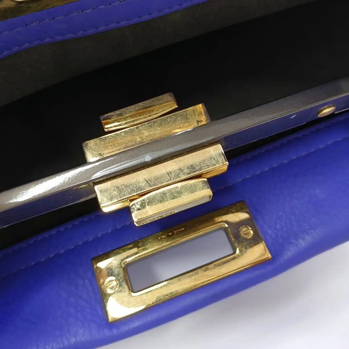 Fendi FENDI Peekaboo Medium blue-violetcowhide leather shoulder bag handbag crossbody Size ONE SIZE - 9 Thumbnail