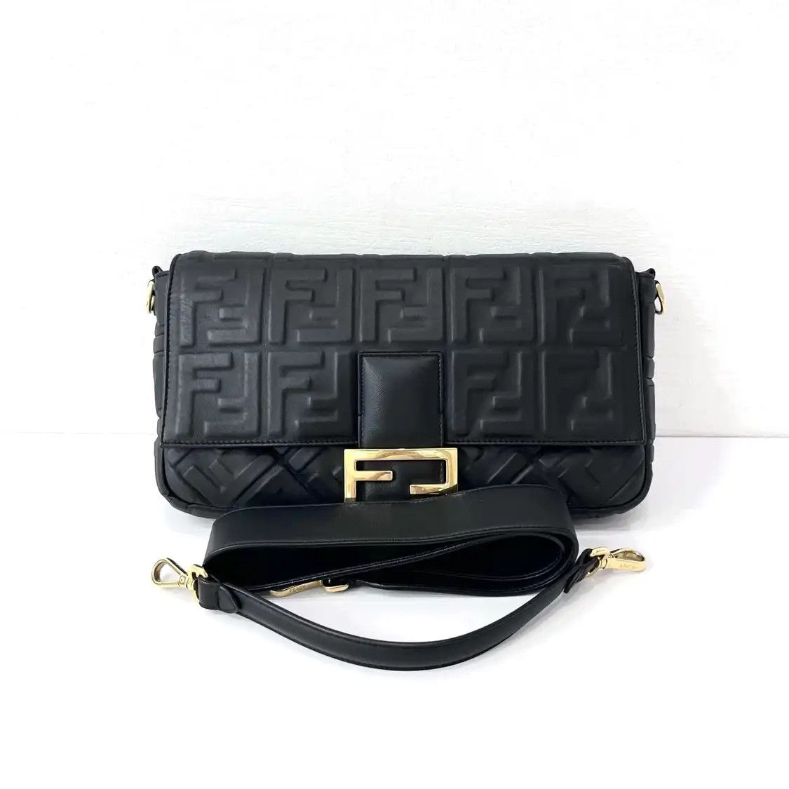 Fendi FENDI Baguette Large black sheepskin doubleF embossed shoulder bag gold hardware Size ONE SIZE - 7 Thumbnail
