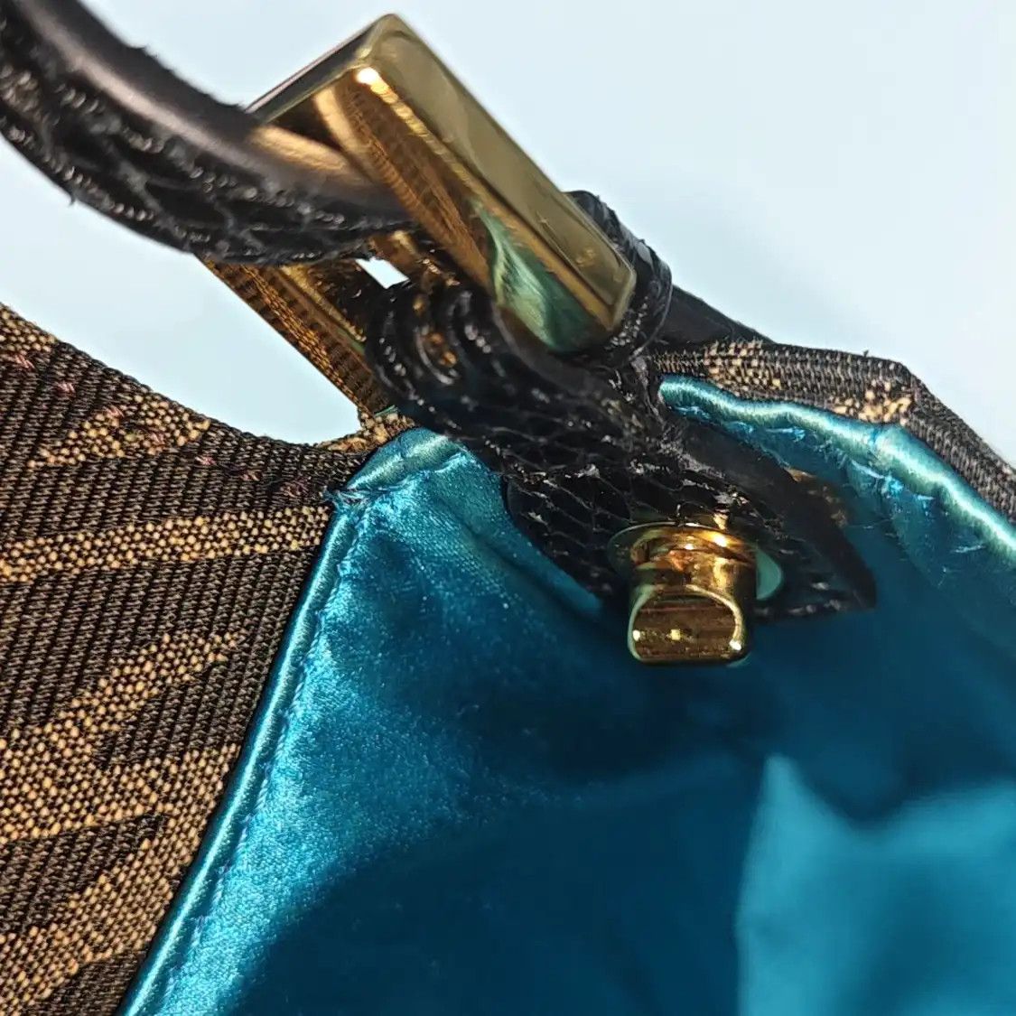 Fendi FENDI Baguette Small brown fabric shoulder bag gold hardware detachable strap Size ONE SIZE - 9 Thumbnail