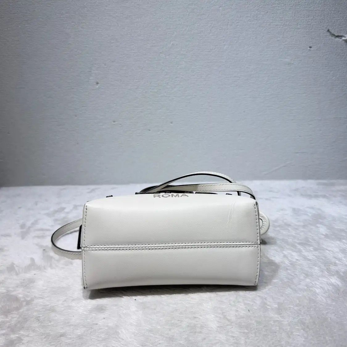 Fendi FENDI mini white cowhide leather applique Boston bag crossbody bag Size ONE SIZE - 3 Thumbnail