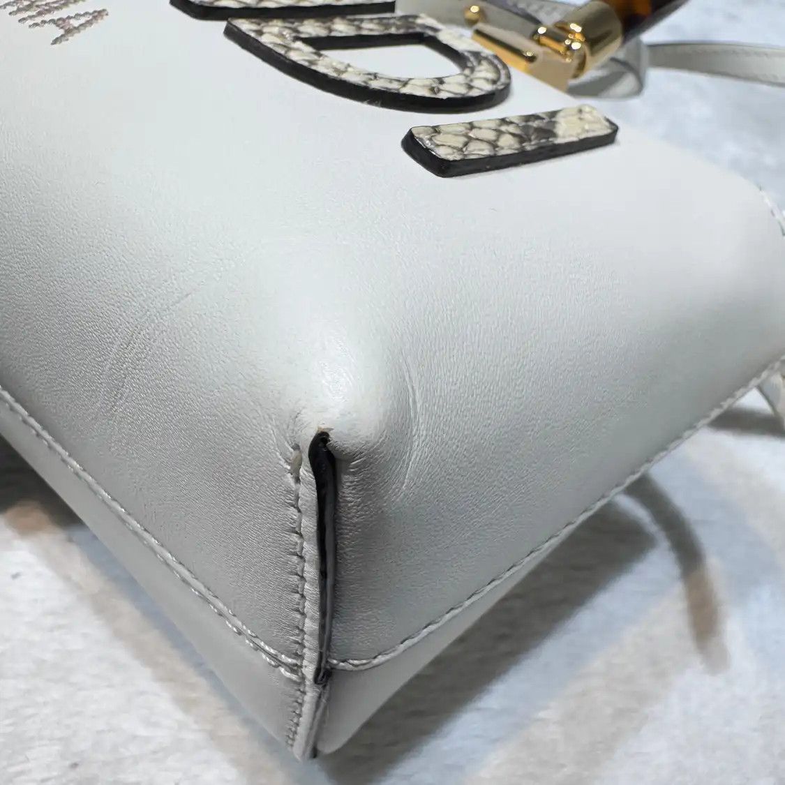 Fendi FENDI mini white cowhide leather applique Boston bag crossbody bag Size ONE SIZE - 5 Thumbnail