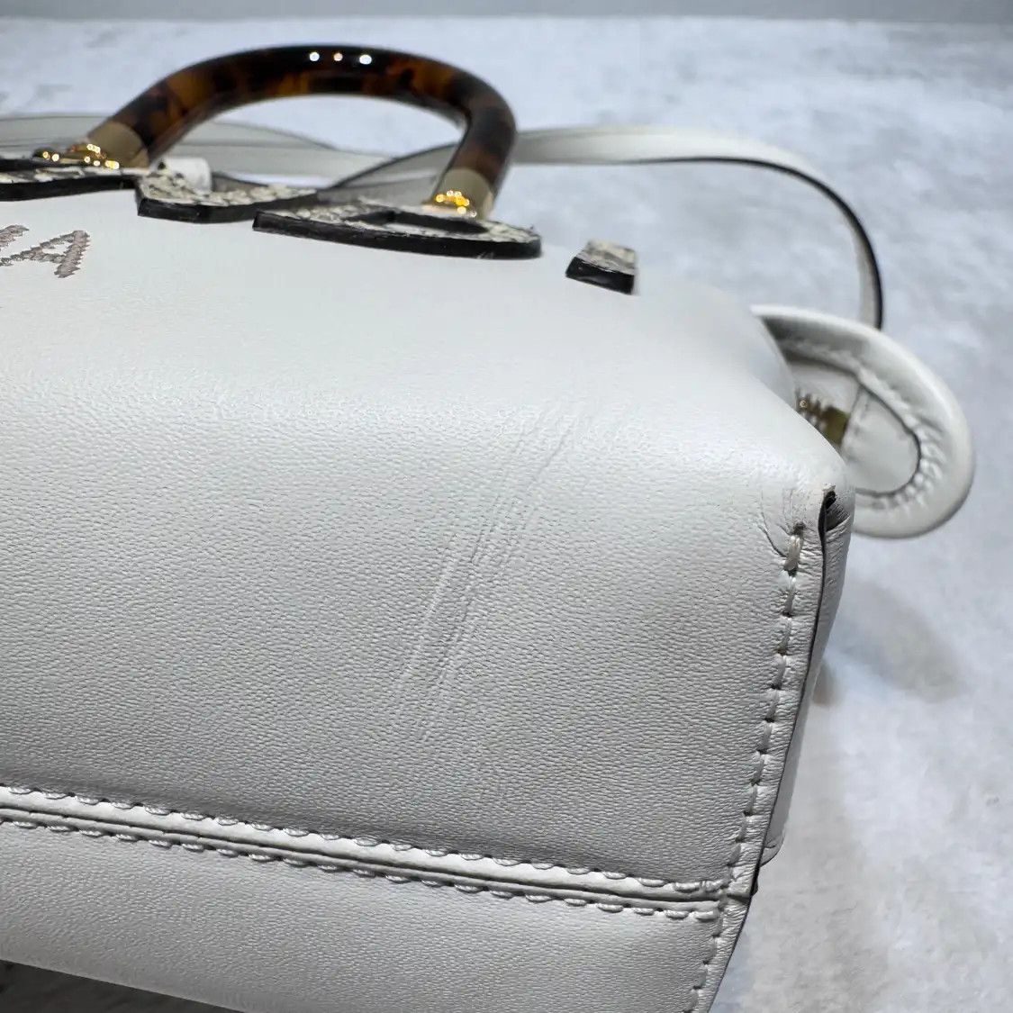Fendi FENDI mini white cowhide leather applique Boston bag crossbody bag Size ONE SIZE - 9 Thumbnail