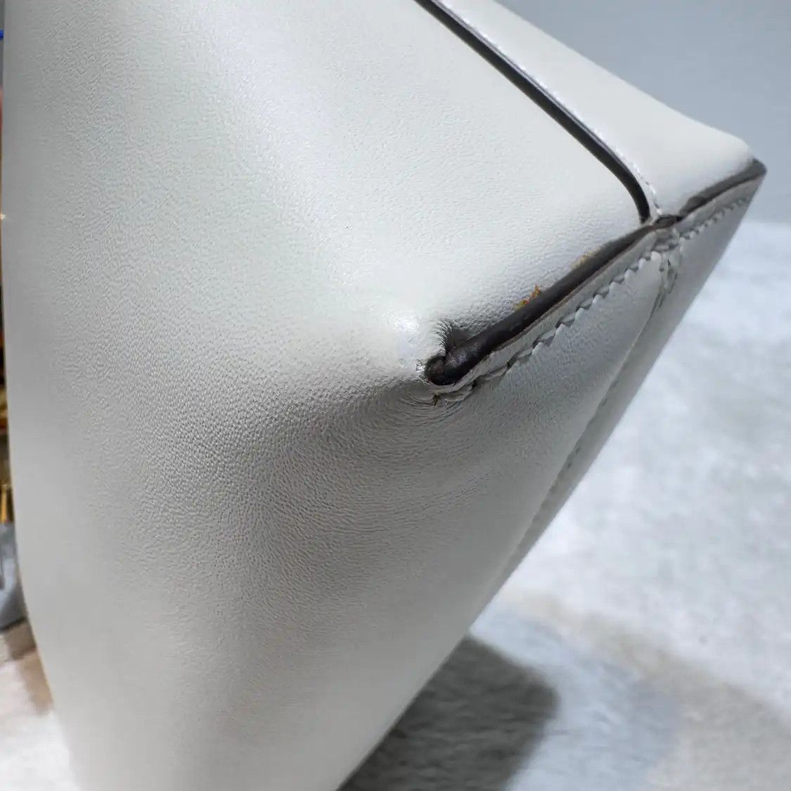 Fendi FENDI mini white cowhide leather applique Boston bag crossbody bag Size ONE SIZE - 6 Thumbnail