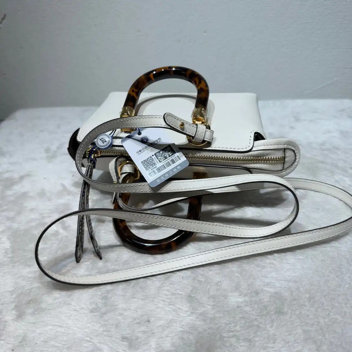 Fendi FENDI mini white cowhide leather applique Boston bag crossbody bag Size ONE SIZE - 7 Thumbnail