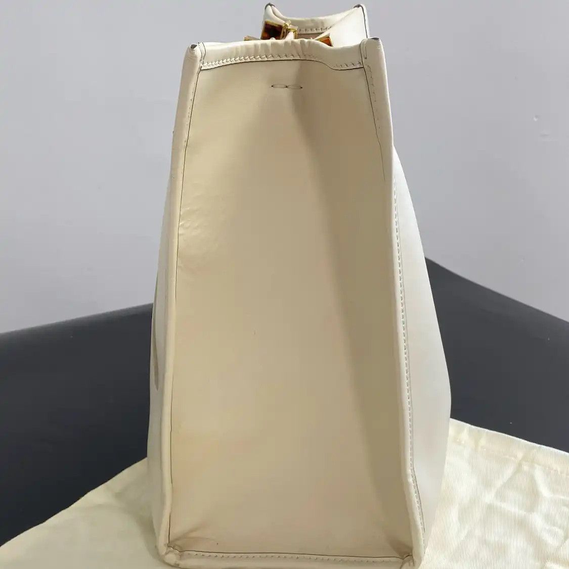 Fendi FENDI Sunshine Medium white cowhide leather embossed shoulder bag Size ONE SIZE - 3 Thumbnail