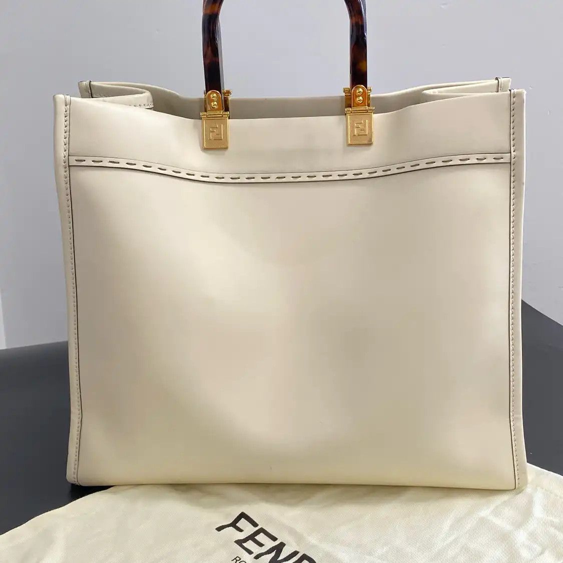 Fendi FENDI Sunshine Medium white cowhide leather embossed shoulder bag Size ONE SIZE - 4 Thumbnail