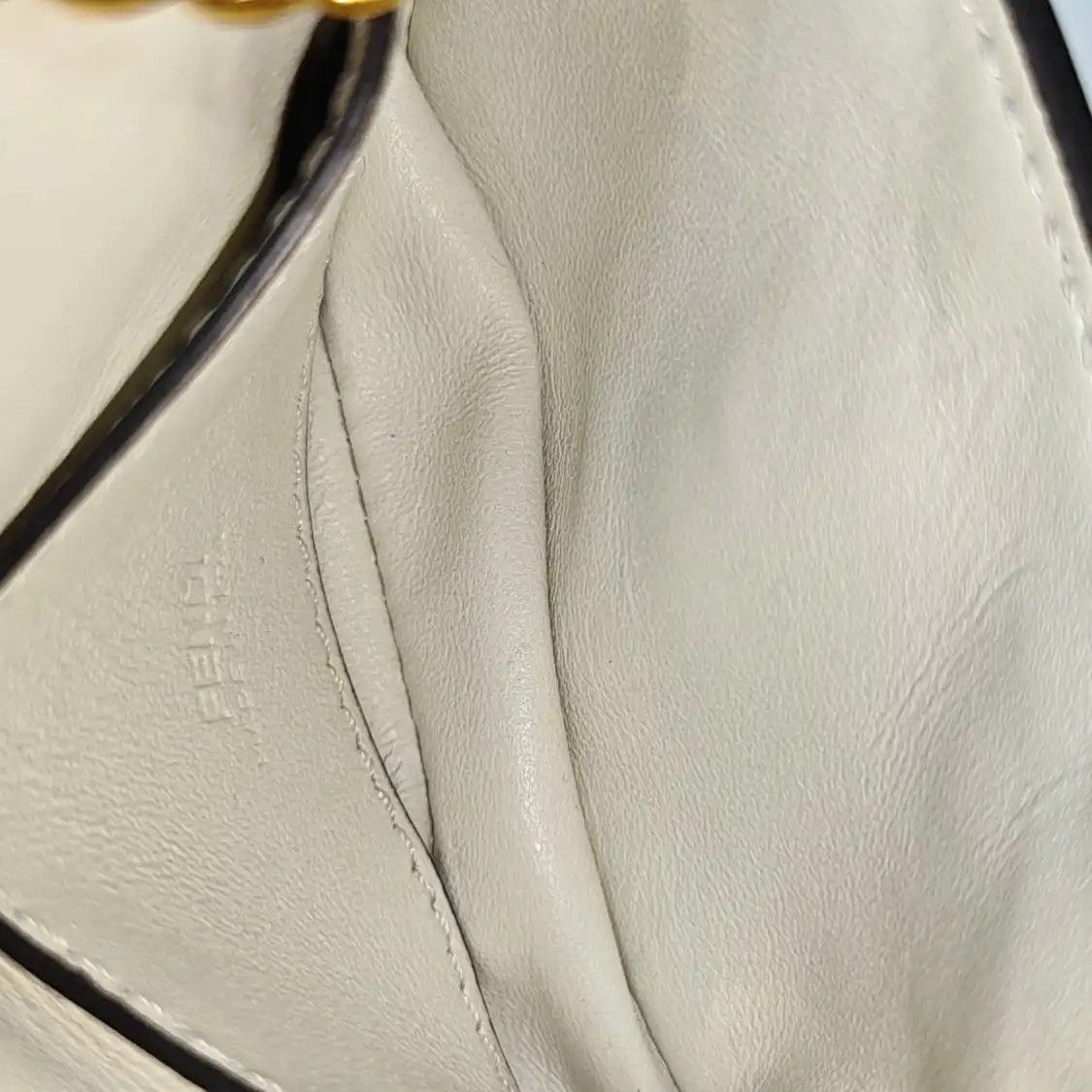 Fendi FENDI Baguette white sheepskin monogram shoulder bag crossbody bag gold hardware Size ONE SIZE - 14 Thumbnail