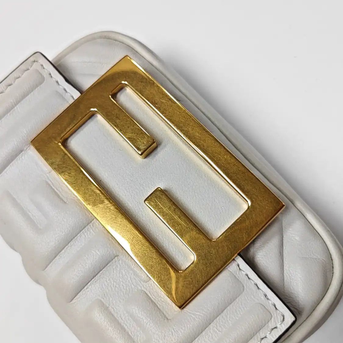 Fendi FENDI Baguette white sheepskin monogram shoulder bag crossbody bag gold hardware Size ONE SIZE - 8 Thumbnail