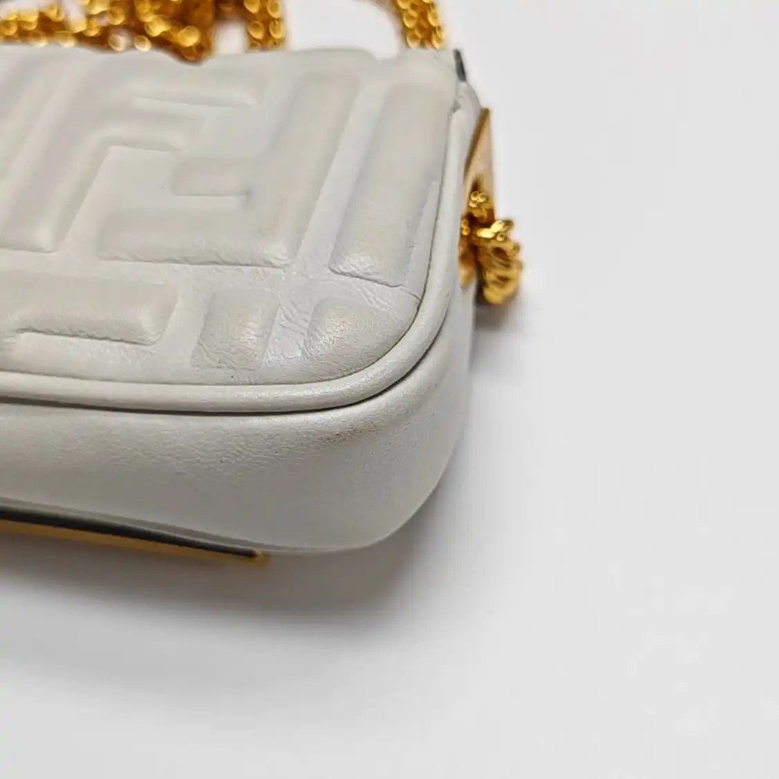 Fendi FENDI Baguette white sheepskin monogram shoulder bag crossbody bag gold hardware Size ONE SIZE - 13 Thumbnail