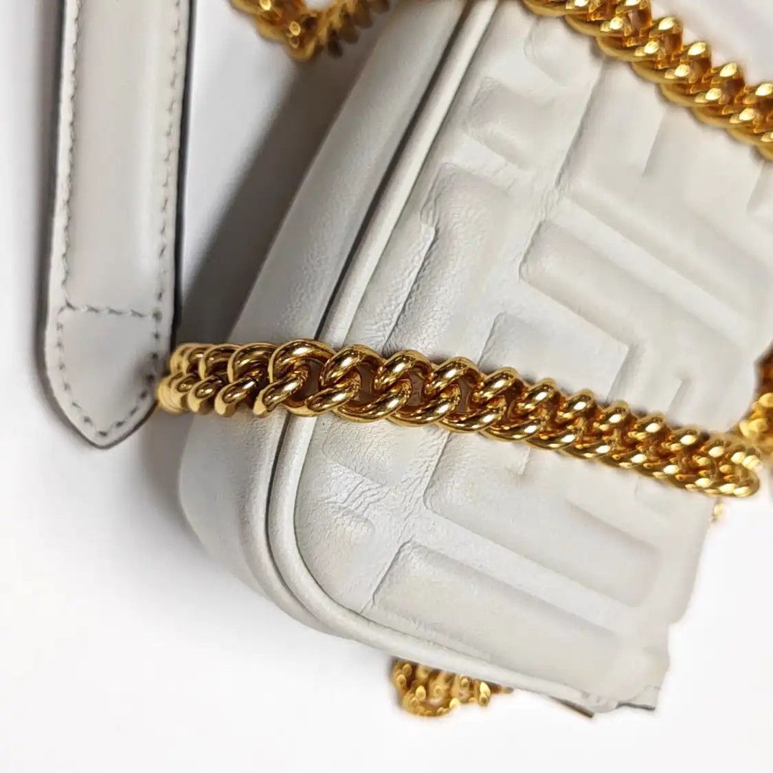 Fendi FENDI Baguette white sheepskin monogram shoulder bag crossbody bag gold hardware Size ONE SIZE - 16 Thumbnail