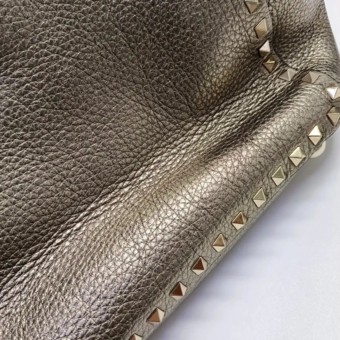 Valentino VALENTINO Rockstud Small champagne cowhide leather stud shoulder bag crossbody b Size ONE SIZE - 9 Thumbnail