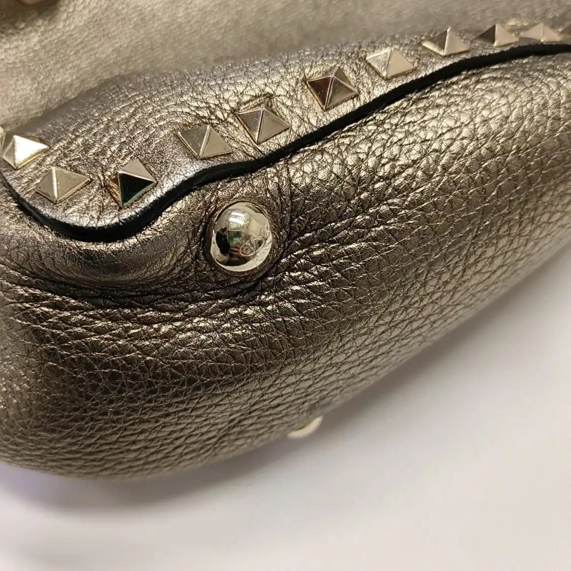 Valentino VALENTINO Rockstud Small champagne cowhide leather stud shoulder bag crossbody b Size ONE SIZE - 14 Thumbnail