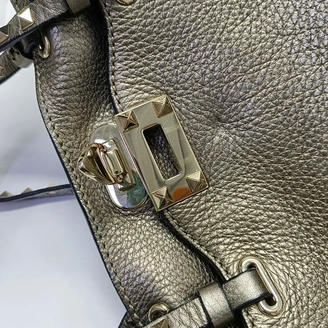 Valentino VALENTINO Rockstud Small champagne cowhide leather stud shoulder bag crossbody b Size ONE SIZE - 10 Thumbnail