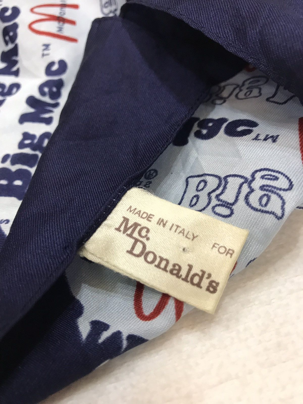 Vintage VINTAGE MCDONALDS 1970s POLYESTER SCARF MADE IN ITALY Size ONE SIZE - 7 Thumbnail
