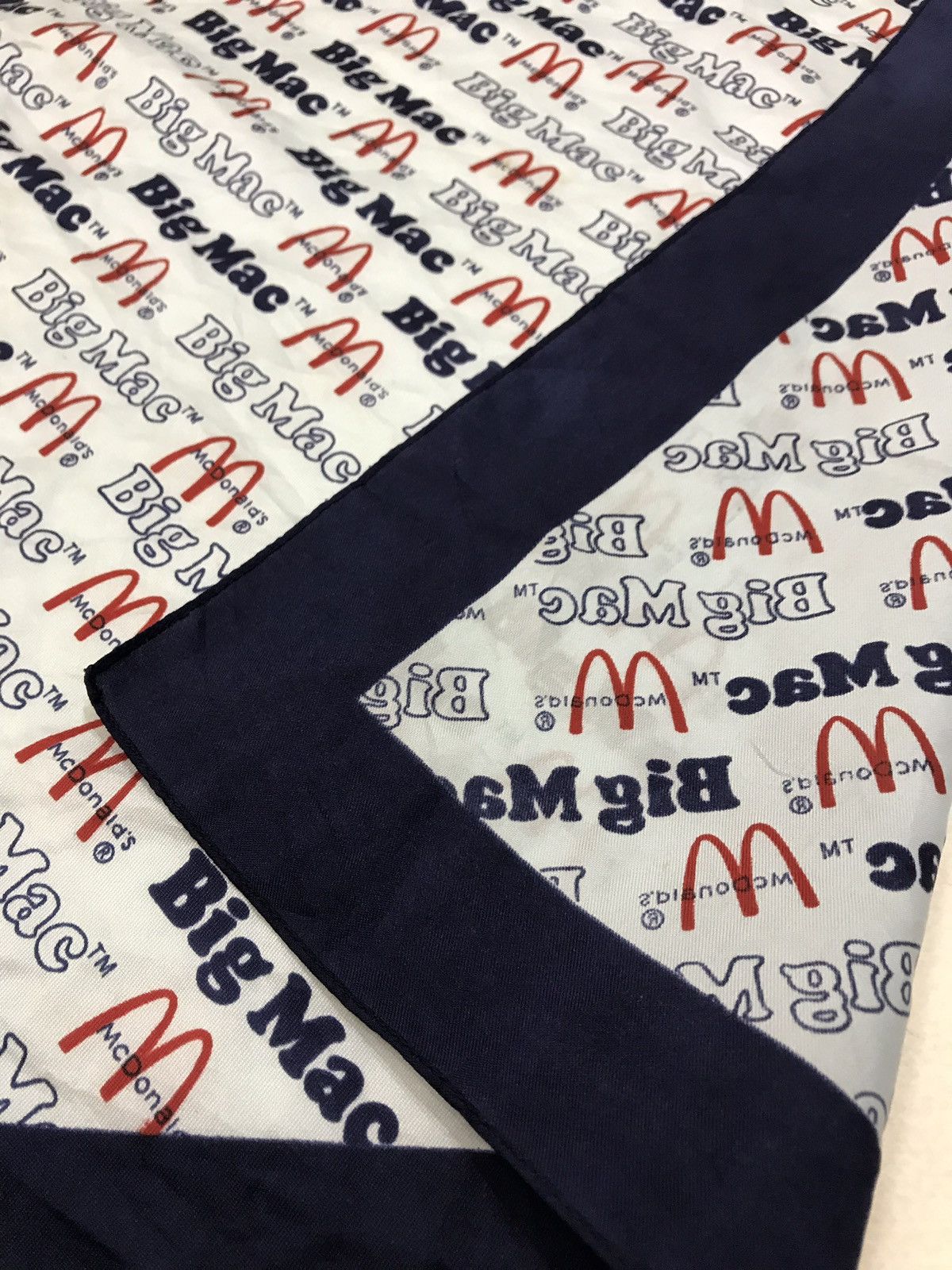 Vintage VINTAGE MCDONALDS 1970s POLYESTER SCARF MADE IN ITALY Size ONE SIZE - 5 Thumbnail