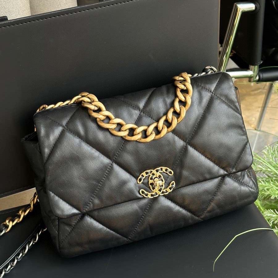 Chanel Chanel 19 Medium Quilted Lambskin Flap Bag Black Size ONE SIZE - 9 Thumbnail
