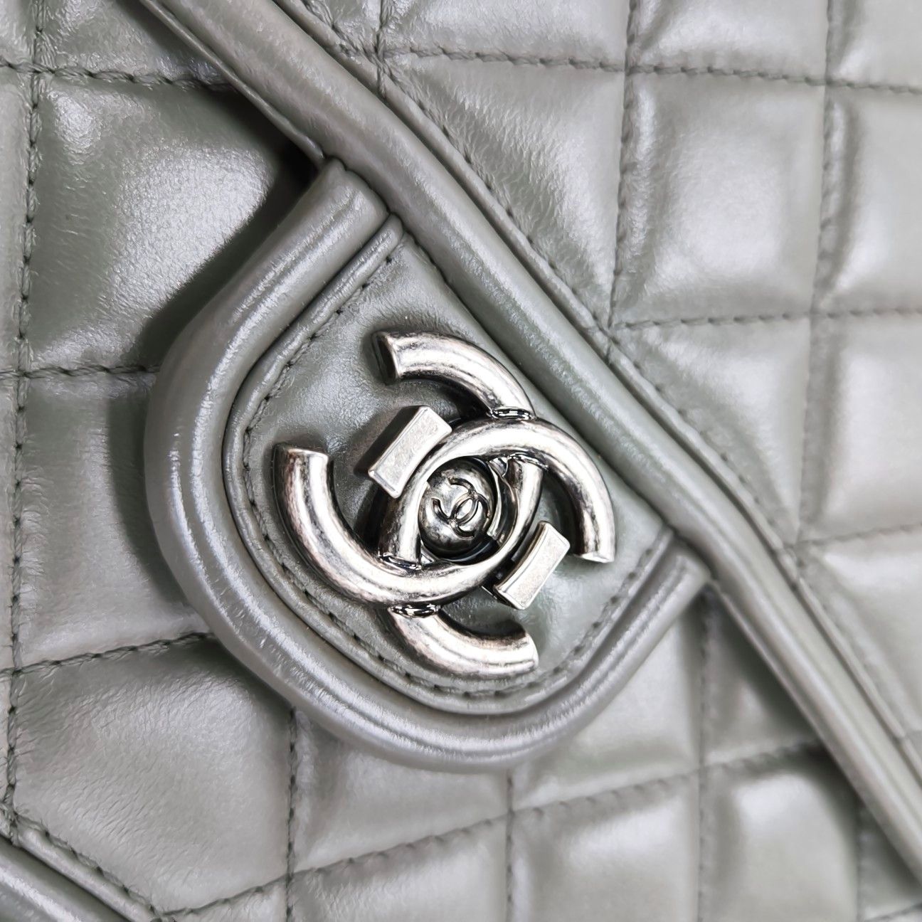 Chanel CHANEL Prestige Quilted Leather Shoulder Bag Gray Size ONE SIZE - 10 Thumbnail