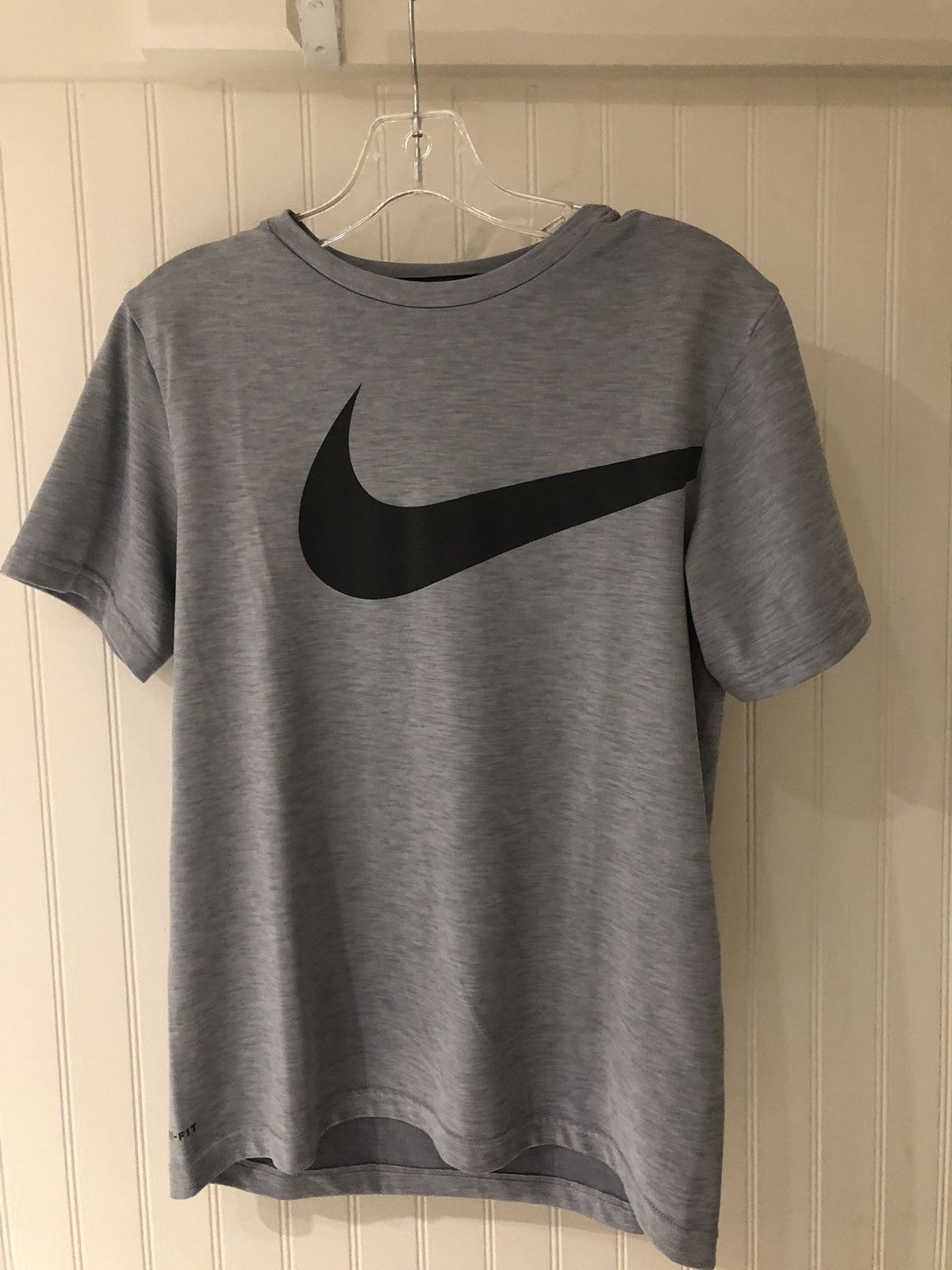 mens dark grey nike t shirt