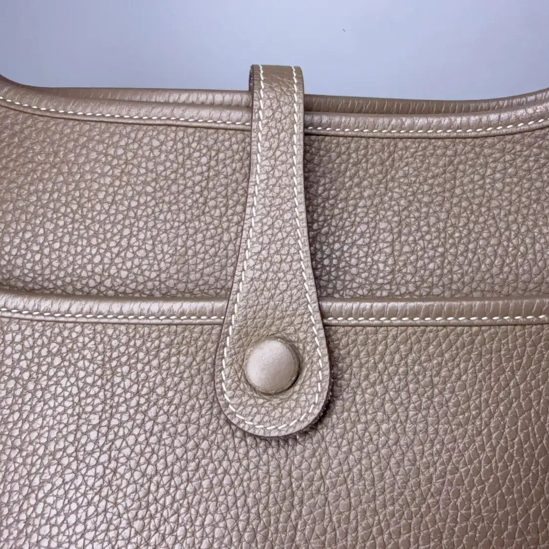 Hermes Hermes Evelyne PM Etoupe Togo cowhide leather cutout Evelyne shoulder bag silver Size ONE SIZE - 8 Thumbnail