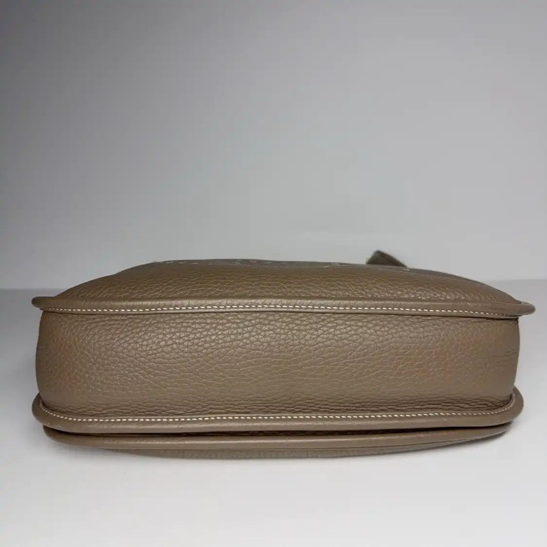 Hermes Hermes Evelyne PM Etoupe Togo cowhide leather cutout Evelyne shoulder bag silver Size ONE SIZE - 5 Thumbnail