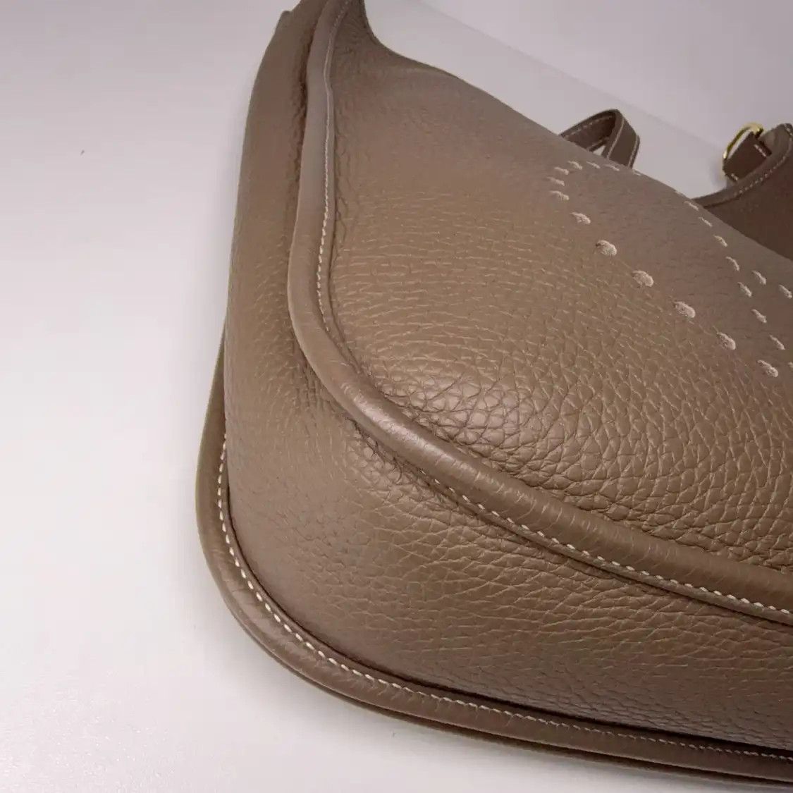 Hermes Hermes Evelyne PM Etoupe Togo cowhide leather cutout Evelyne shoulder bag silver Size ONE SIZE - 7 Thumbnail