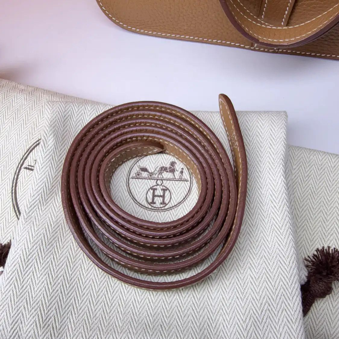 Hermes Hermes Halzan 25 Gold Brown Clemence cowhide leather shoulder bag silver hardwar Size ONE SIZE - 9 Thumbnail