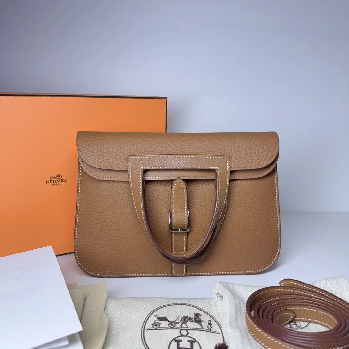 Hermes Hermes Halzan 25 Gold Brown Clemence cowhide leather shoulder bag silver hardwar Size ONE SIZE - 7 Thumbnail