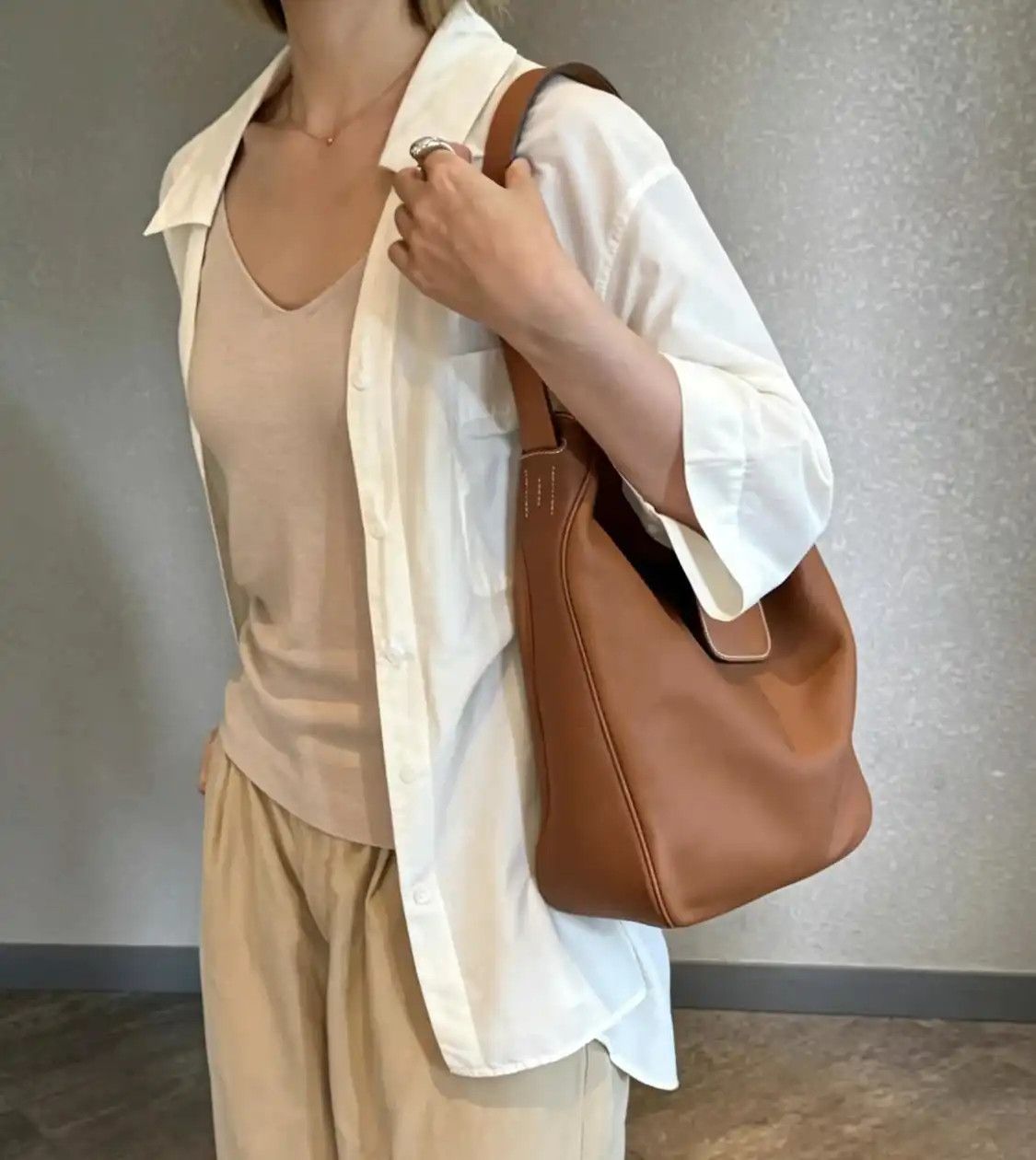 Hermes Hermes Virevolte 24 Gold Brown Swift cowhide leather shoulder bag silver hardwar Size ONE SIZE - 9 Thumbnail