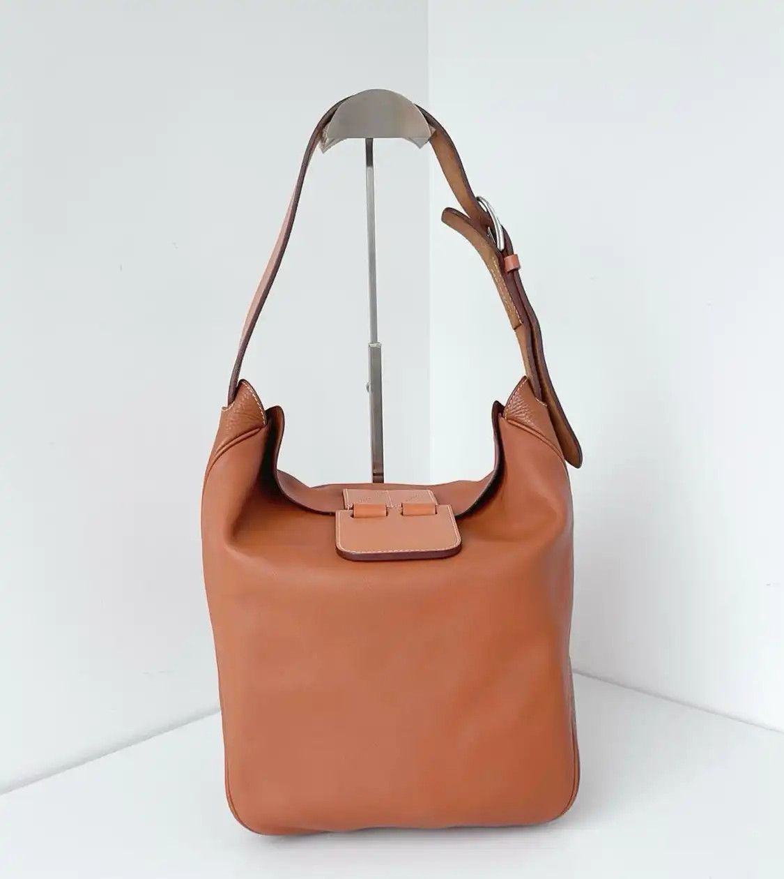 Hermes Hermes Virevolte 24 Gold Brown Swift cowhide leather shoulder bag silver hardwar Size ONE SIZE - 2 Thumbnail