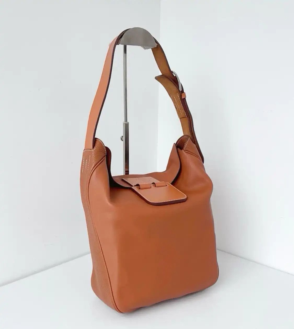 Hermes Hermes Virevolte 24 Gold Brown Swift cowhide leather shoulder bag silver hardwar Size ONE SIZE - 4 Thumbnail