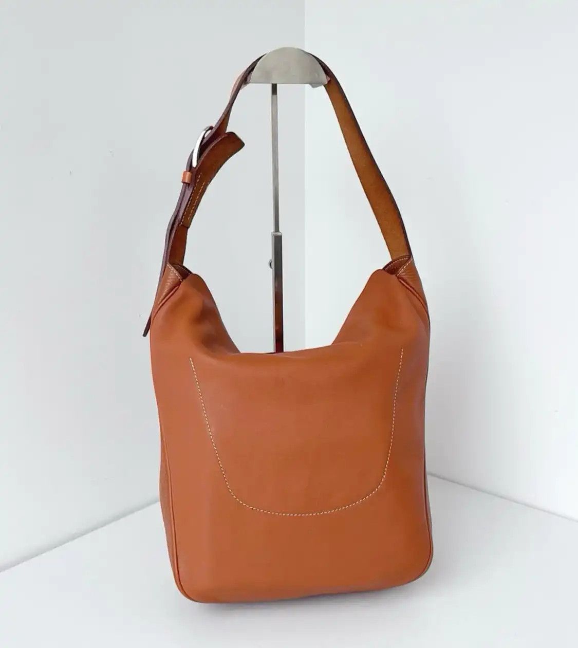 Hermes Hermes Virevolte 24 Gold Brown Swift cowhide leather shoulder bag silver hardwar Size ONE SIZE - 3 Thumbnail