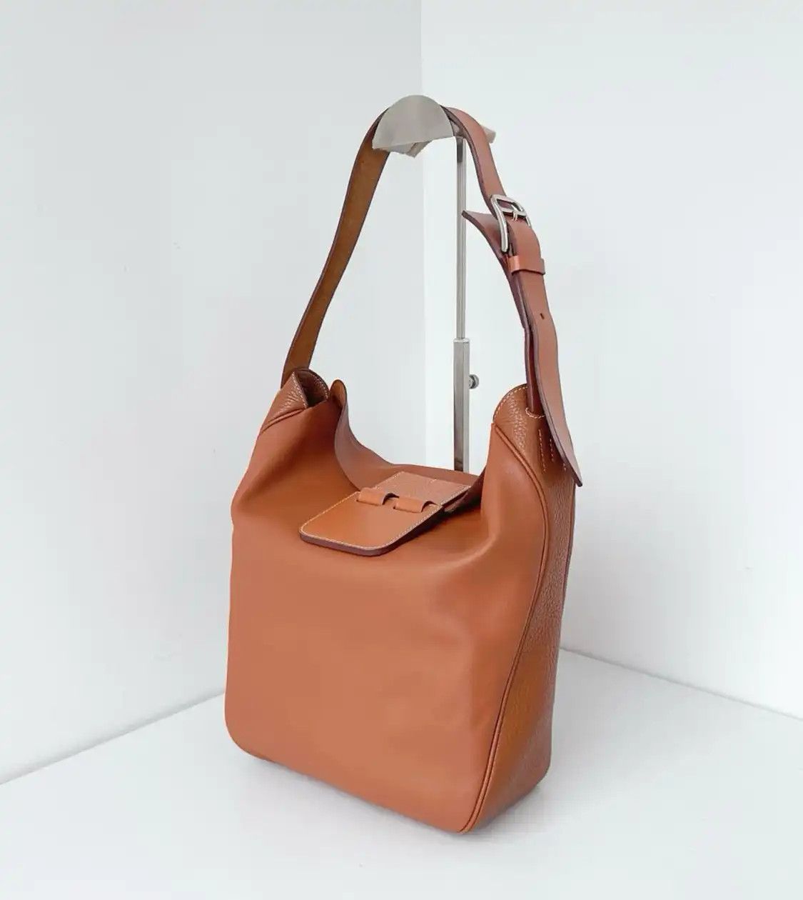 Hermes Hermes Virevolte 24 Gold Brown Swift cowhide leather shoulder bag silver hardwar Size ONE SIZE - 5 Thumbnail