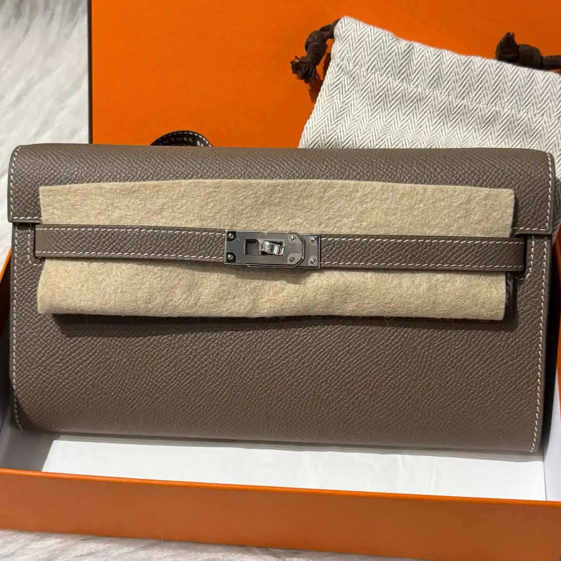 Hermes Hermes Kelly To Go 20 Etoupe Epsom cowhide leather Kelly shoulder bag silver har Size ONE SIZE - 8 Thumbnail
