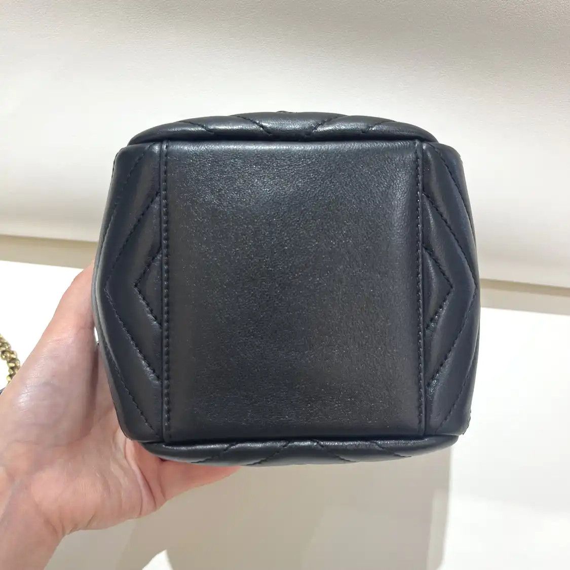 Saint Laurent Paris Saint Laurent Paris YSL bucket bag black sheepskin quilted Vcrossbody bag Size ONE SIZE - 6 Thumbnail