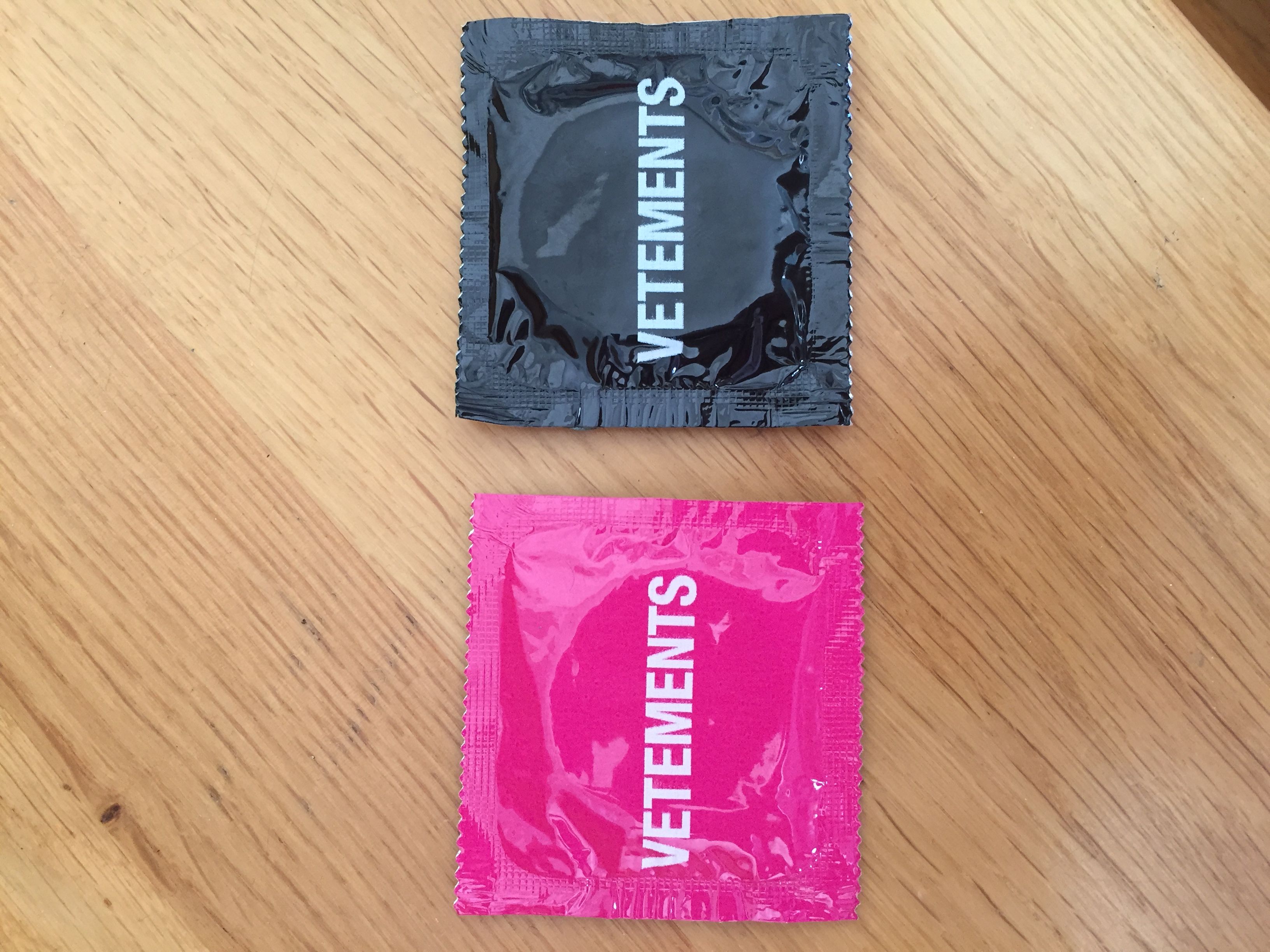 Vetements Vetements condoms Size ONE SIZE - 1 Preview