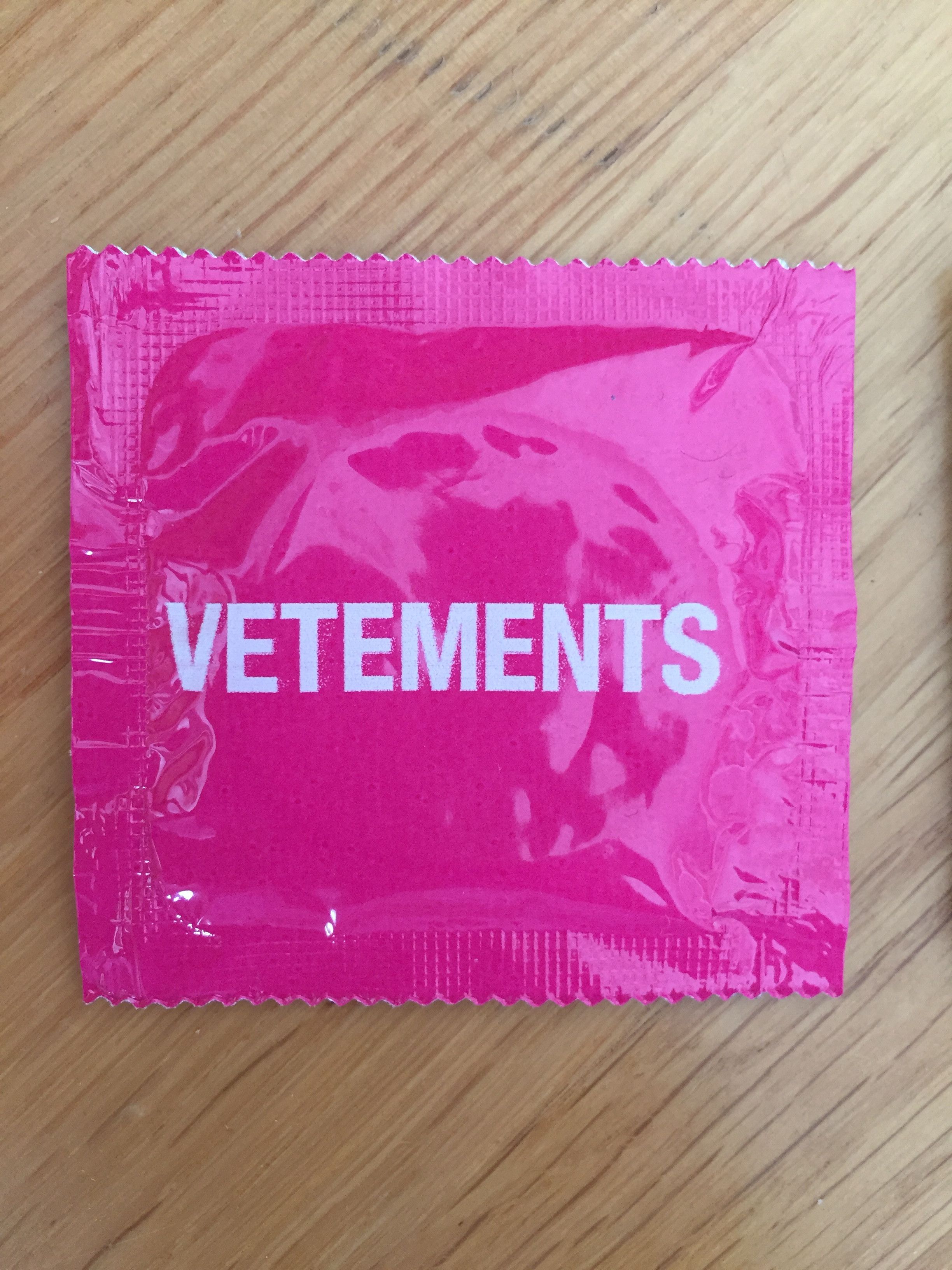 Vetements Vetements condoms Size ONE SIZE - 5 Preview