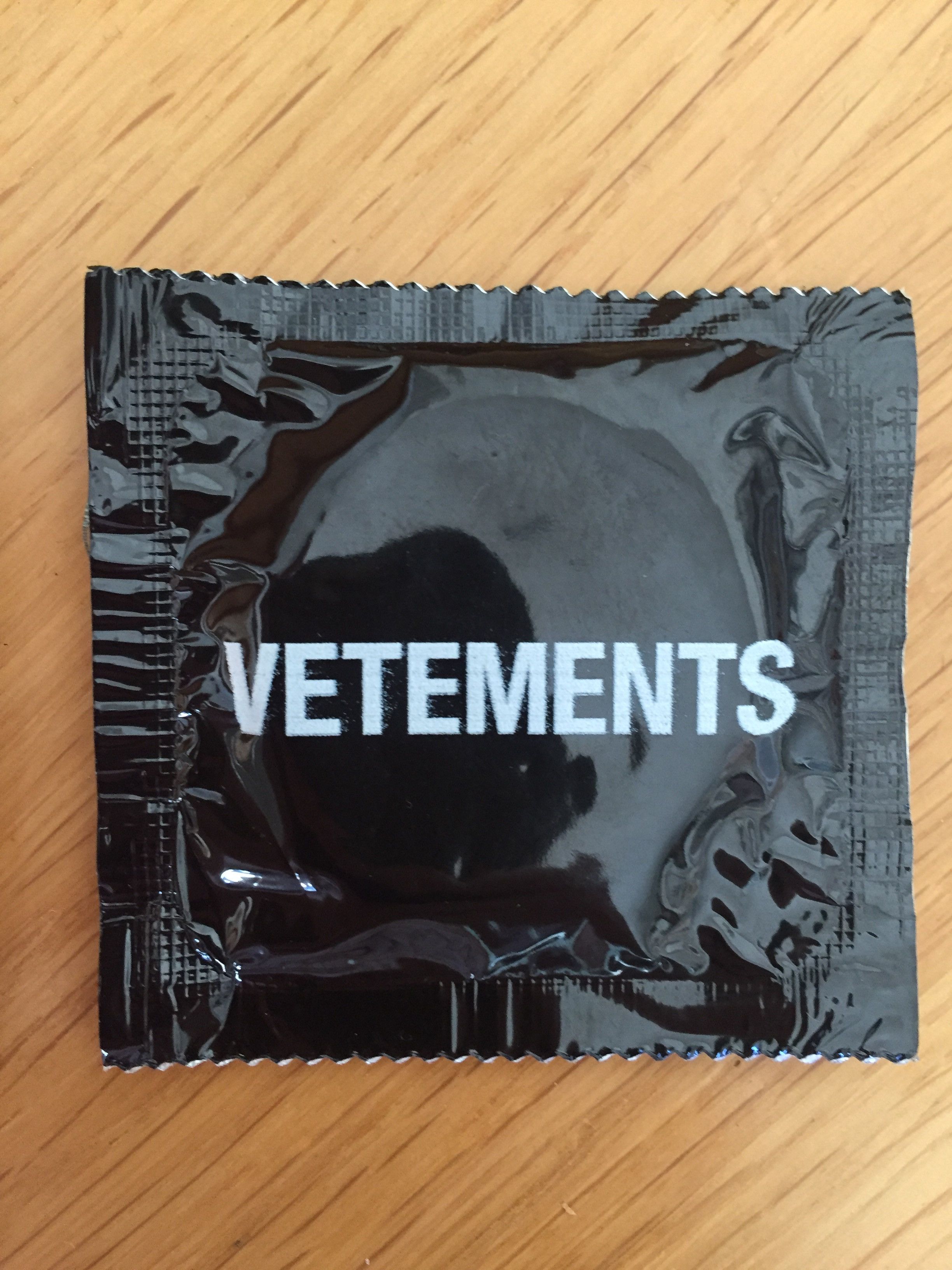Vetements Vetements condoms Size ONE SIZE - 4 Thumbnail