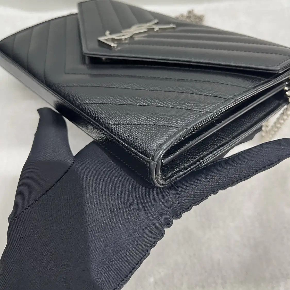 Saint Laurent Paris Saint Laurent Paris YSL MONOGRAM Medium black cowhide leather quilted Vcrossbody Size ONE SIZE - 10 Thumbnail