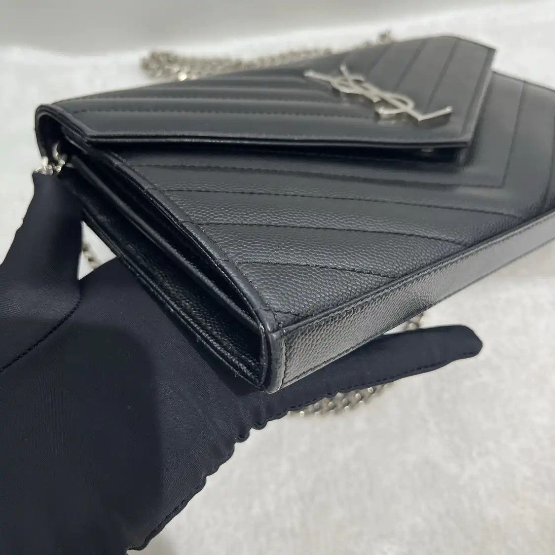 Saint Laurent Paris Saint Laurent Paris YSL MONOGRAM Medium black cowhide leather quilted Vcrossbody Size ONE SIZE - 9 Thumbnail